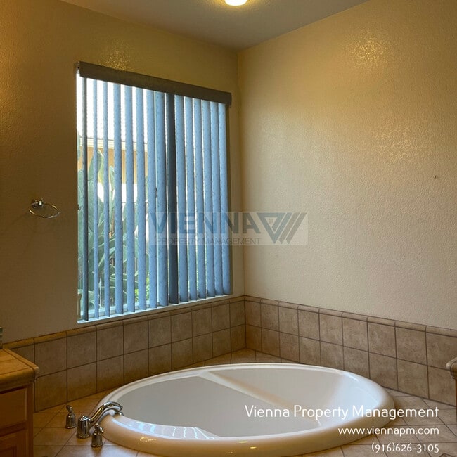 Building Photo - Beautiful Home in The Rivers in West Saccr...