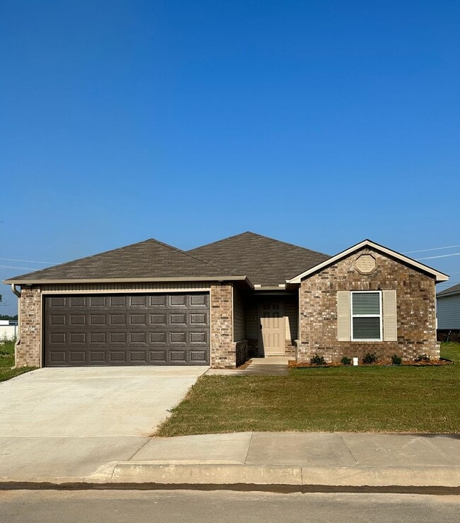 Building Photo - *Pre-leasing* Three Bedroom | Two Bath Hom...