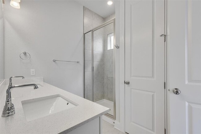 Building Photo - 112 Revere Dr