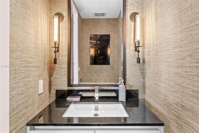 Building Photo - 18555 Collins Ave