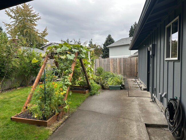 Building Photo - Beautiful 3 bedroom 2 bath house in Thurston!