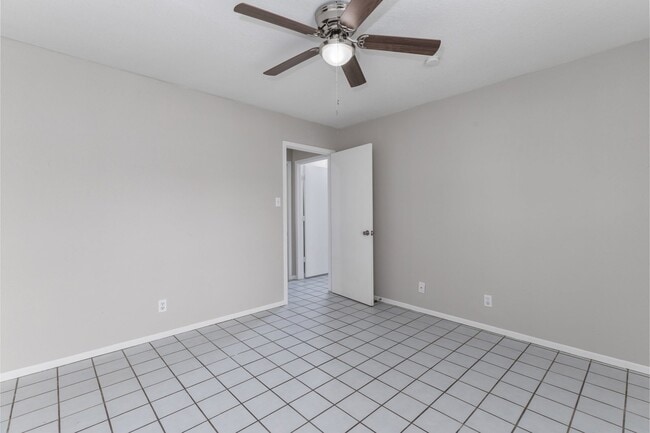 Building Photo - 927 W Formosa Blvd