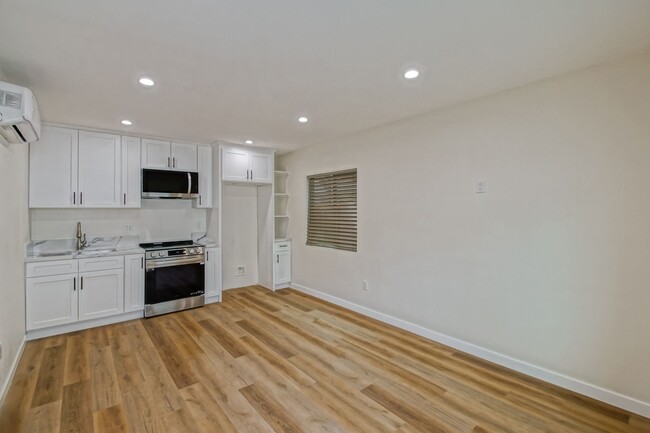 Building Photo - NEWLY BUILT, LUXURIOUS & BRIGHT, 1BR1BA AD...