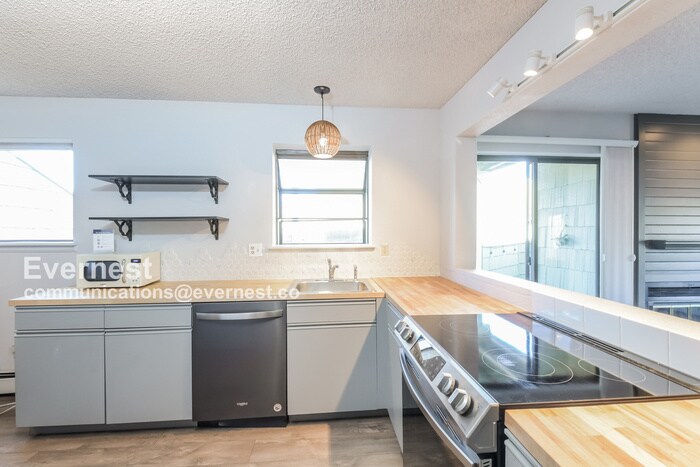 Building Photo - 6844 Countryside Ln