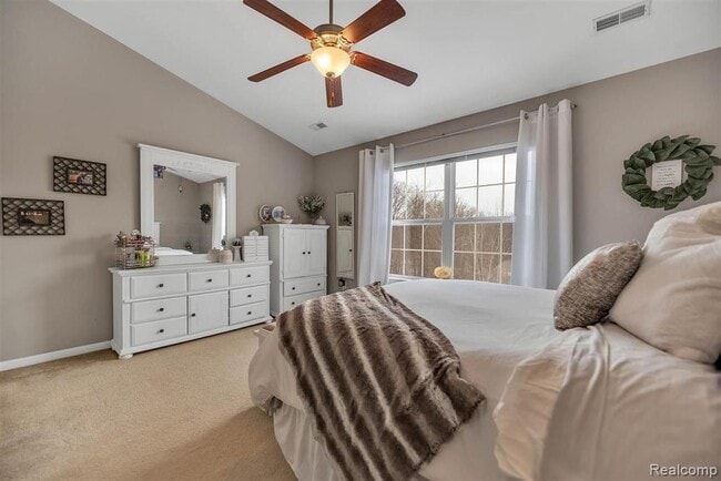 Building Photo - 2205 Knotty Pine Tr