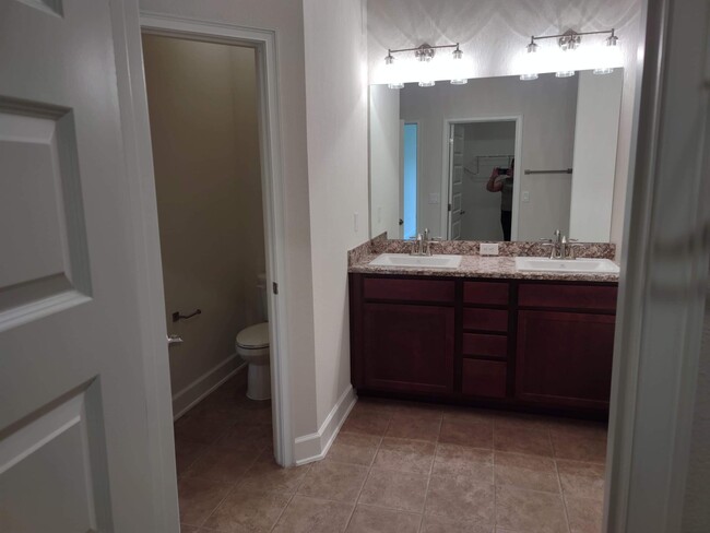 Building Photo - 809 Chestnut Dr