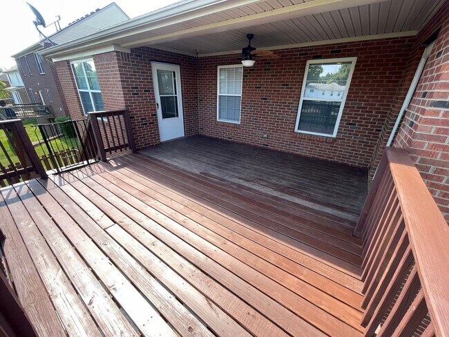 Building Photo - 3 Bedroom Home With Full Basement For Rent