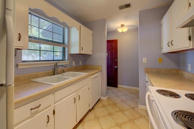 Building Photo - 1825 Meriadoc Rd