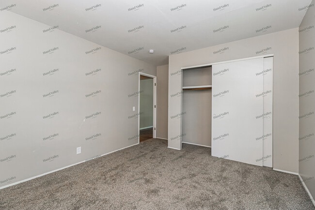Building Photo - 2370 Palm Dr