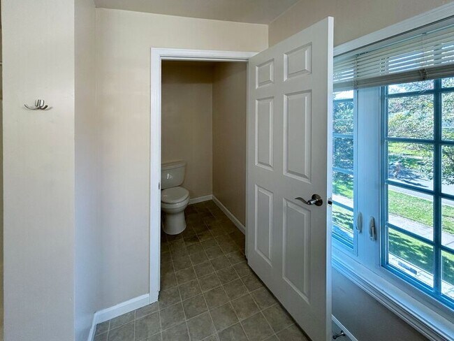 Building Photo - 2109 Alder St