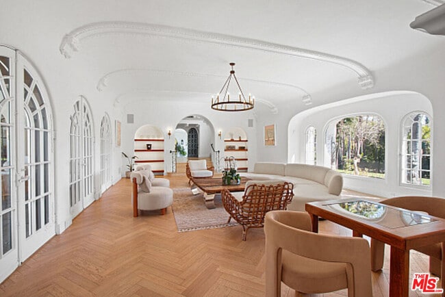 Building Photo - 9451 Sunset Blvd