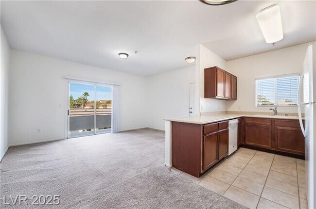 Building Photo - 2291 W Horizon Ridge Pkwy