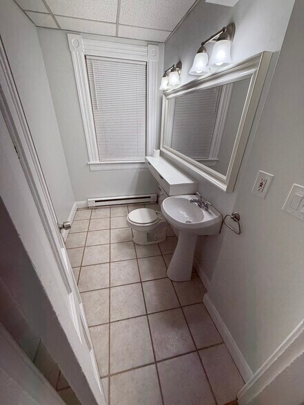 Building Photo - 478 Hevey St