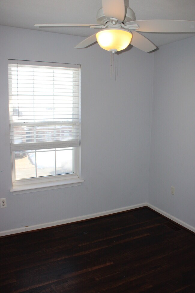 Building Photo - 280 Mike Dr