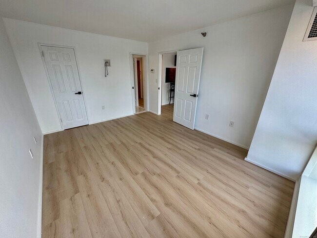 Building Photo - 127 Greyrock Pl