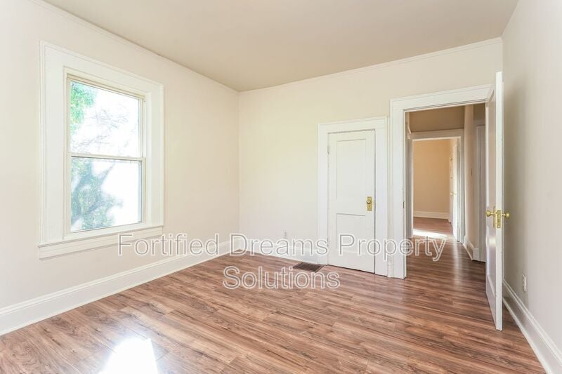 Building Photo - 2230 Greenway Ave NW