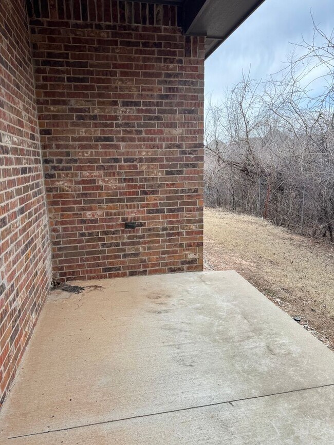 Building Photo - 3 Bed 2 bath with an office in The Enclave