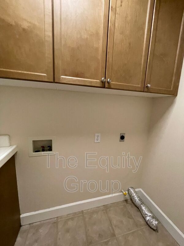 Building Photo - 608 W Evergreen Ct