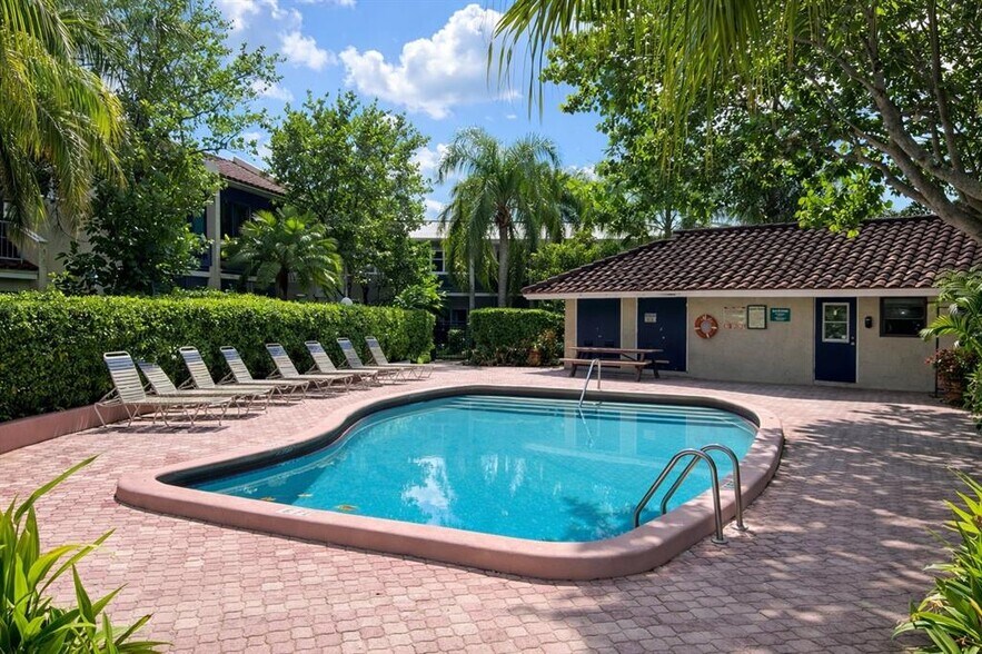 Building Photo - 5332 NE 6th Ave