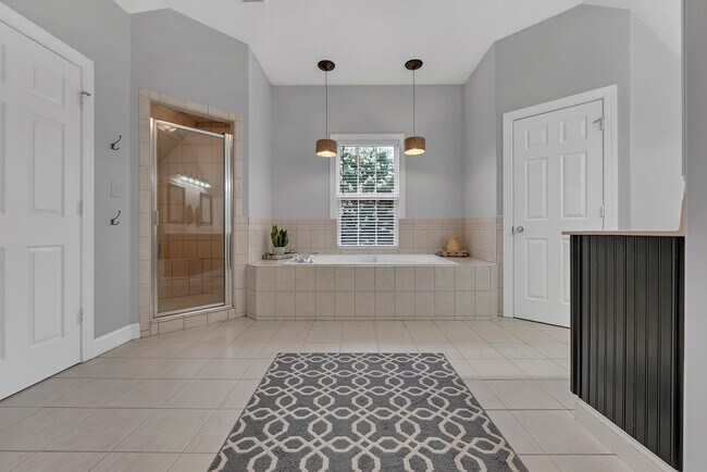 Building Photo - Beautiful brick home with a saltwater pool