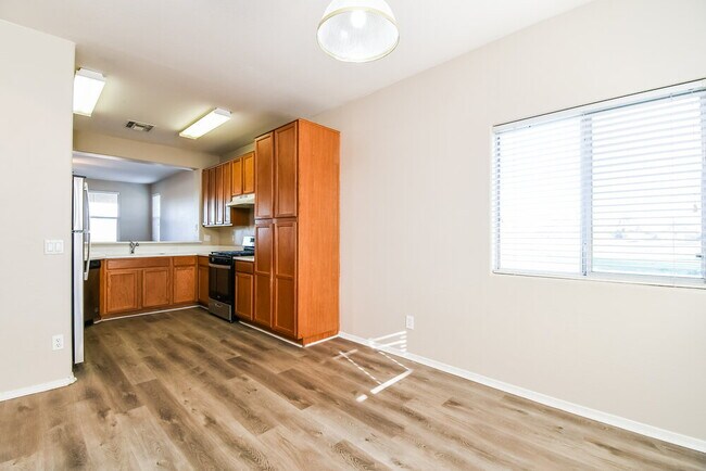 Building Photo - 2730 E Calle Del Norte Dr