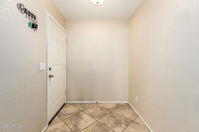 Building Photo - 3864 E Mine Shaft Rd