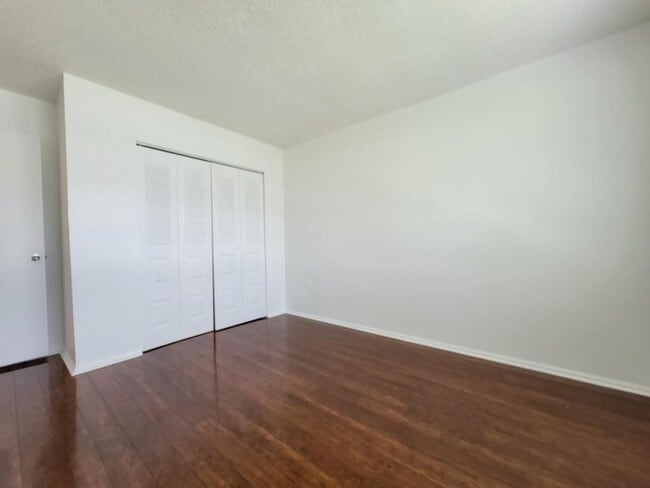 Building Photo - 515 Sheffield Ct