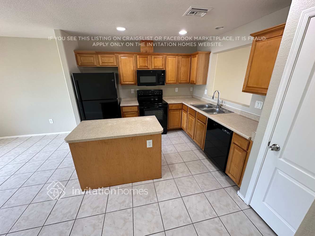 Building Photo - 2527 E Wier Ave