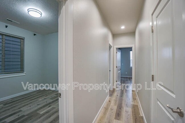 Building Photo - 13010 NE 24th Cir