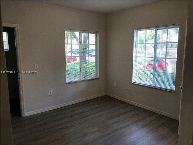 Building Photo - 2544 Centergate Dr