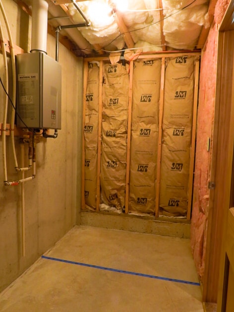 3x5x10 extra storage area off bedroom - 365 Lynne Dr