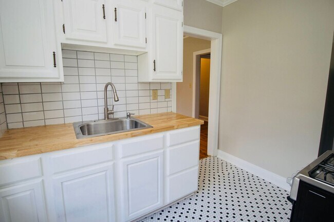 Building Photo - Bright & Modern Renovated 1-Bedroom Condo ...