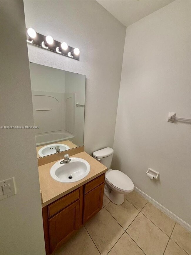Building Photo - 2047 Estancia Cir
