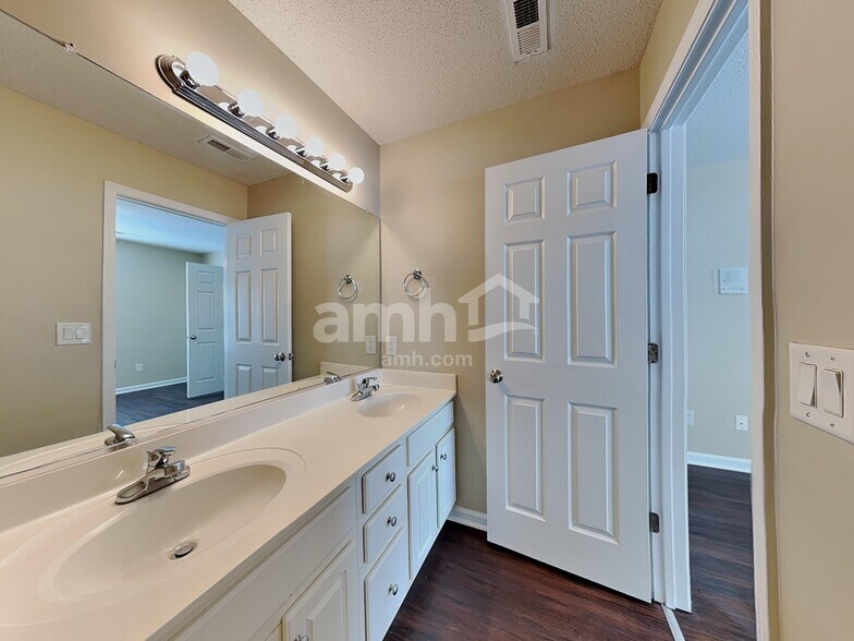 Building Photo - 3646 Sunset Hollow Dr