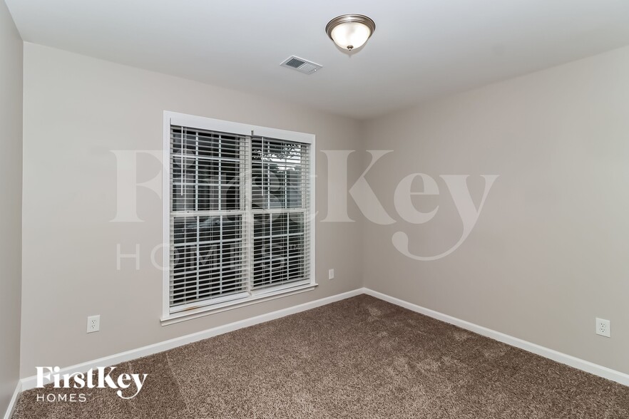 Building Photo - 312 Edgemore Ct