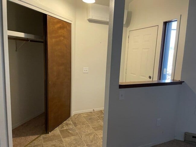 Building Photo - 2 story condo with single car garage- cat ...