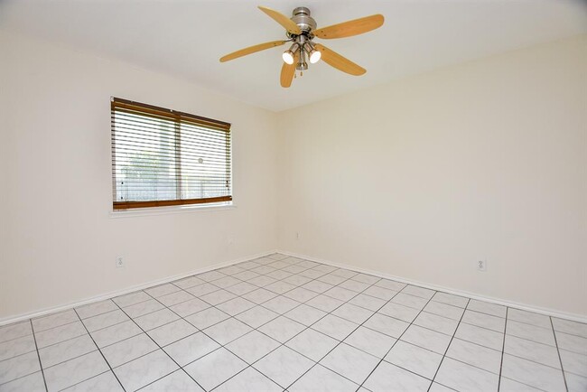Building Photo - 12335 Shadowvista Dr