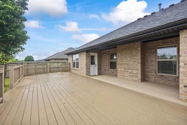 Building Photo - 1809 SW Sequoia St