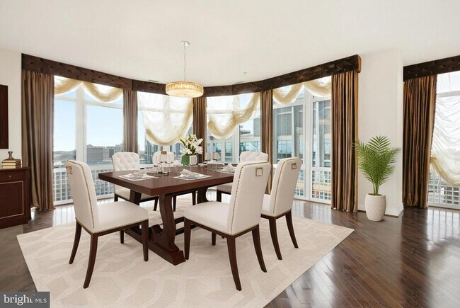 Building Photo - 8220 Crestwood Heights Dr