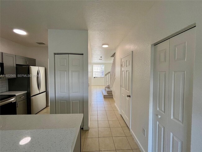 Building Photo - 1550 NE 33rd Ave