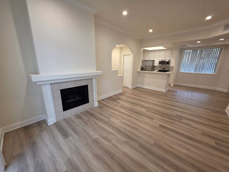 Building Photo - 2669 S Barrington Ave