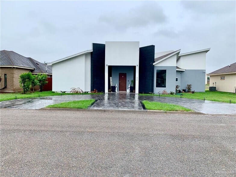 Primary Photo - 800 New Orleans Cir