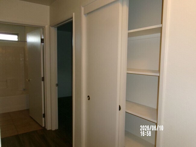 Building Photo - 2811 Brookside Dr