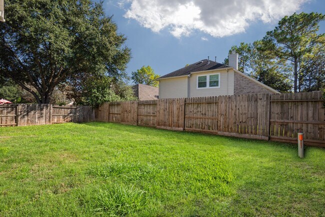 Building Photo - 18135 Somerset Knolls Ct