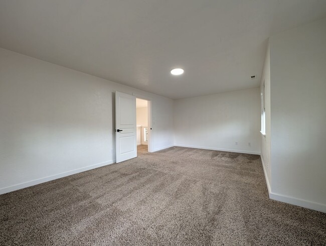 Building Photo - Beautiful 3+ Bedroom, 3 Bath Home With An ...