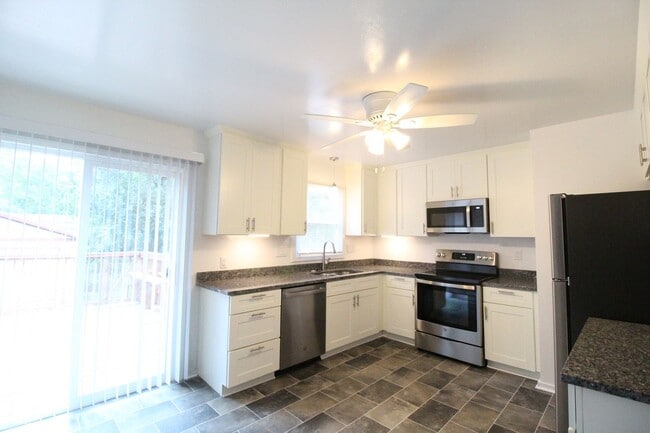 Building Photo - 4 Bedroom 2 Bath Updated Home In Overland Park