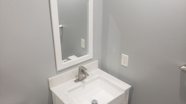 Building Photo - Charming 3br 3ba Townhome in Chapel Hill! ...