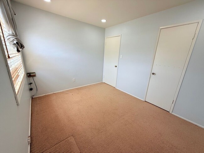 Building Photo - 6921 E Mantova St