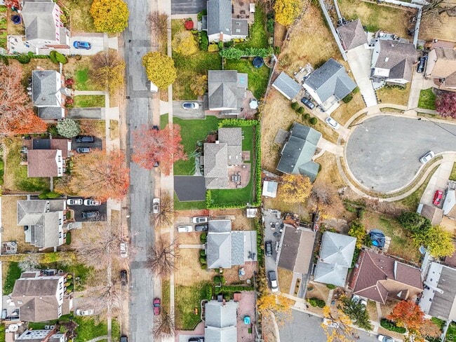 Building Photo - 150 Meadow St