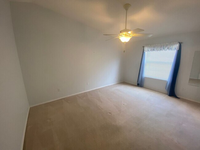 Building Photo - Lovely and Spacious Unfurnished, 2 + 2 Pat...